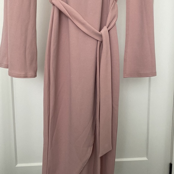 Pretty little thing. Dusty rose mid faux wrap dress w/ cape sleeves.never worn - Picture 2 of 4